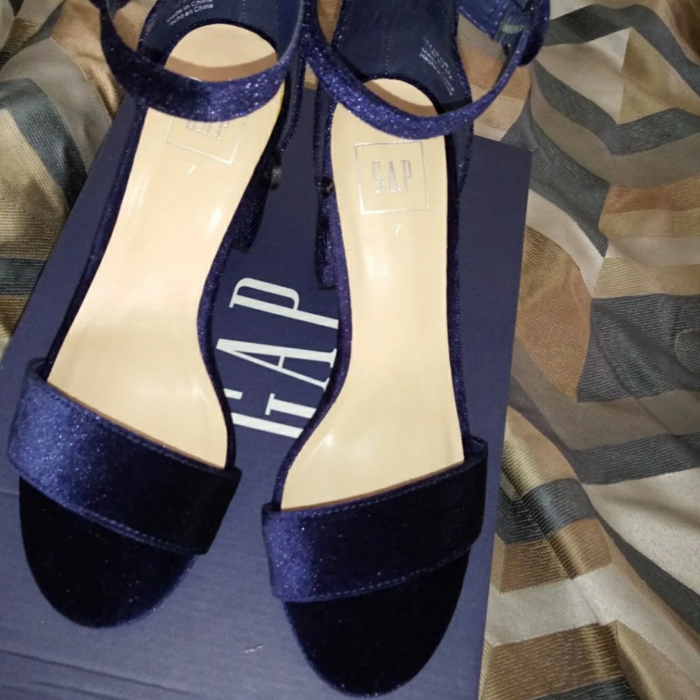 Shoes - Picture 2 of 6